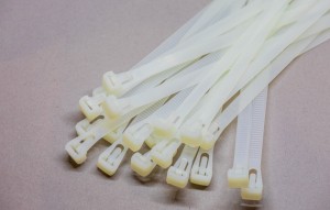 7.6mm x 300mm White Releasable Cable Ties 100pcs